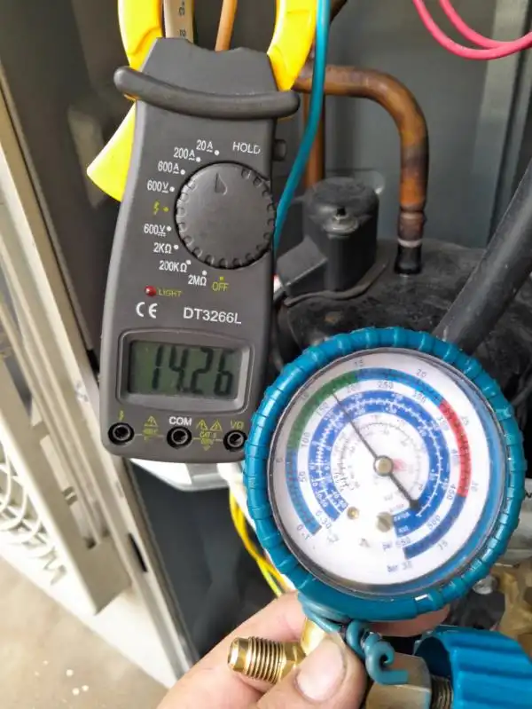 โครงการทำความสะอาดเครื่องปรับอากาศ คณะครุศาสตร์อุตสาหกรรม จำนวน 191 เครื่อง