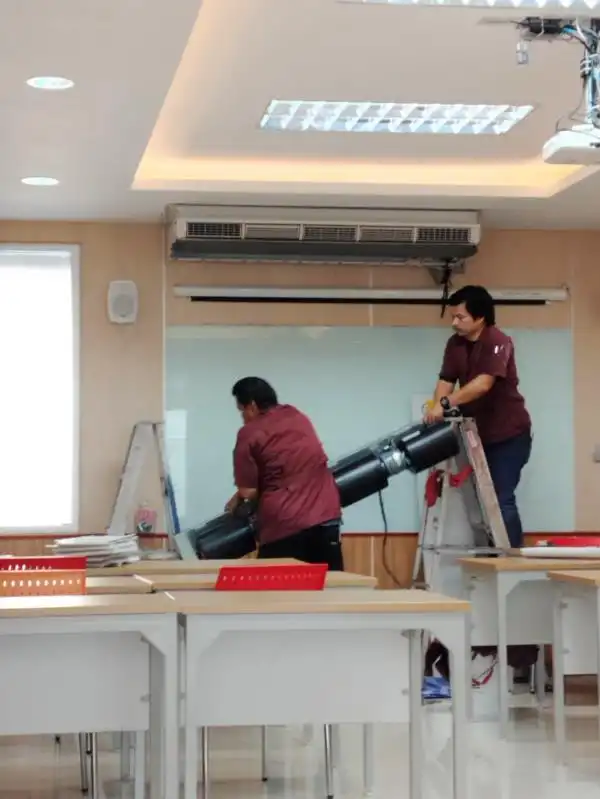 โครงการทำความสะอาดเครื่องปรับอากาศ คณะครุศาสตร์อุตสาหกรรม จำนวน 191 เครื่อง