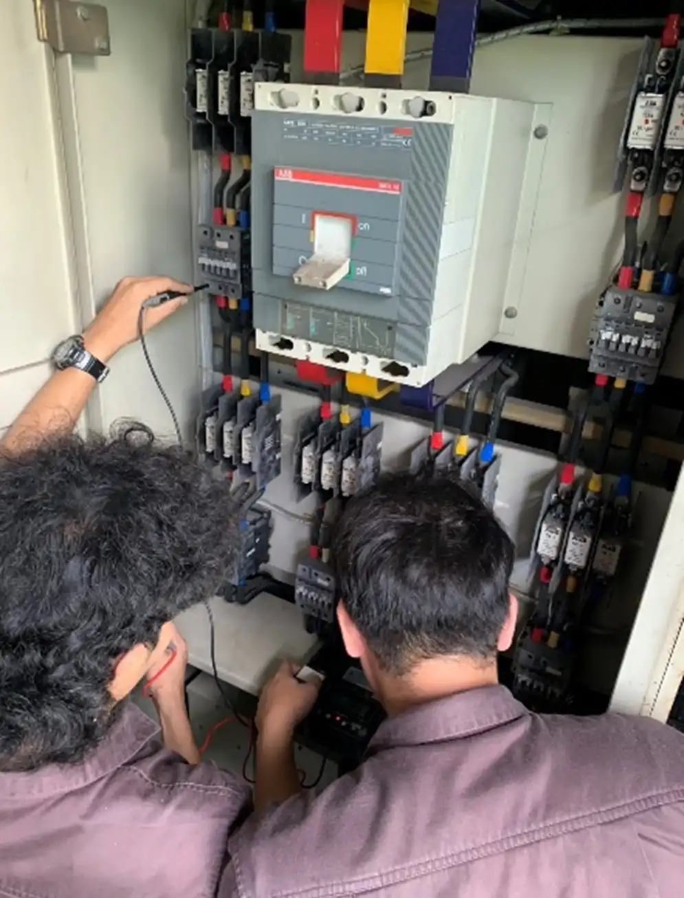 โครงการบำรุงรักษา ทำความสะอาด และทดสอบระบบระบบไฟฟ้าหลักของ อาคาร 52 และอาคาร 44 คณะครุศาสตร์อุตสาหกรรม จำนวน 7 ชั้น 