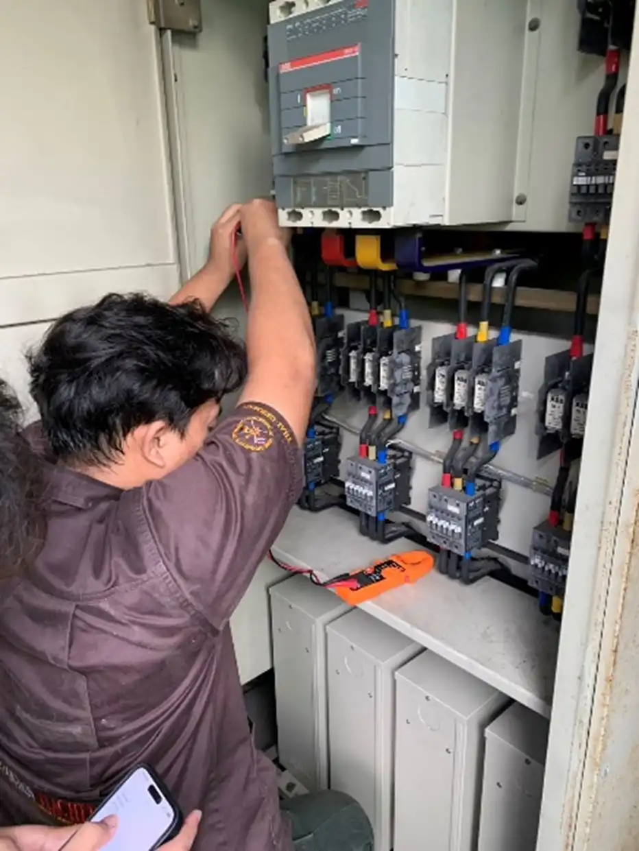 โครงการบำรุงรักษา ทำความสะอาด และทดสอบระบบระบบไฟฟ้าหลักของ อาคาร 52 และอาคาร 44 คณะครุศาสตร์อุตสาหกรรม จำนวน 7 ชั้น 