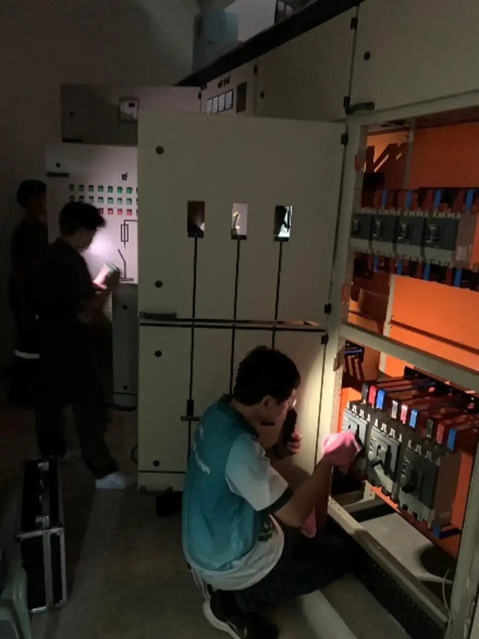 โครงการบำรุงรักษา ทำความสะอาด และทดสอบระบบระบบไฟฟ้าหลักของ อาคาร 52 และอาคาร 44 คณะครุศาสตร์อุตสาหกรรม จำนวน 7 ชั้น 