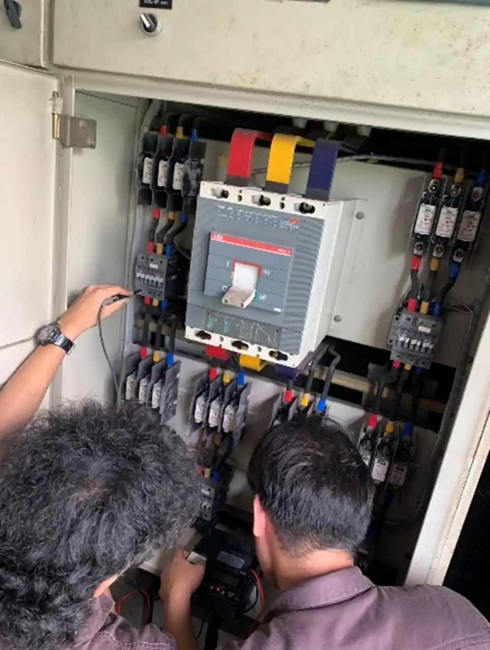 โครงการบำรุงรักษา ทำความสะอาด และทดสอบระบบระบบไฟฟ้าหลักของ อาคาร 52 และอาคาร 44 คณะครุศาสตร์อุตสาหกรรม จำนวน 7 ชั้น 