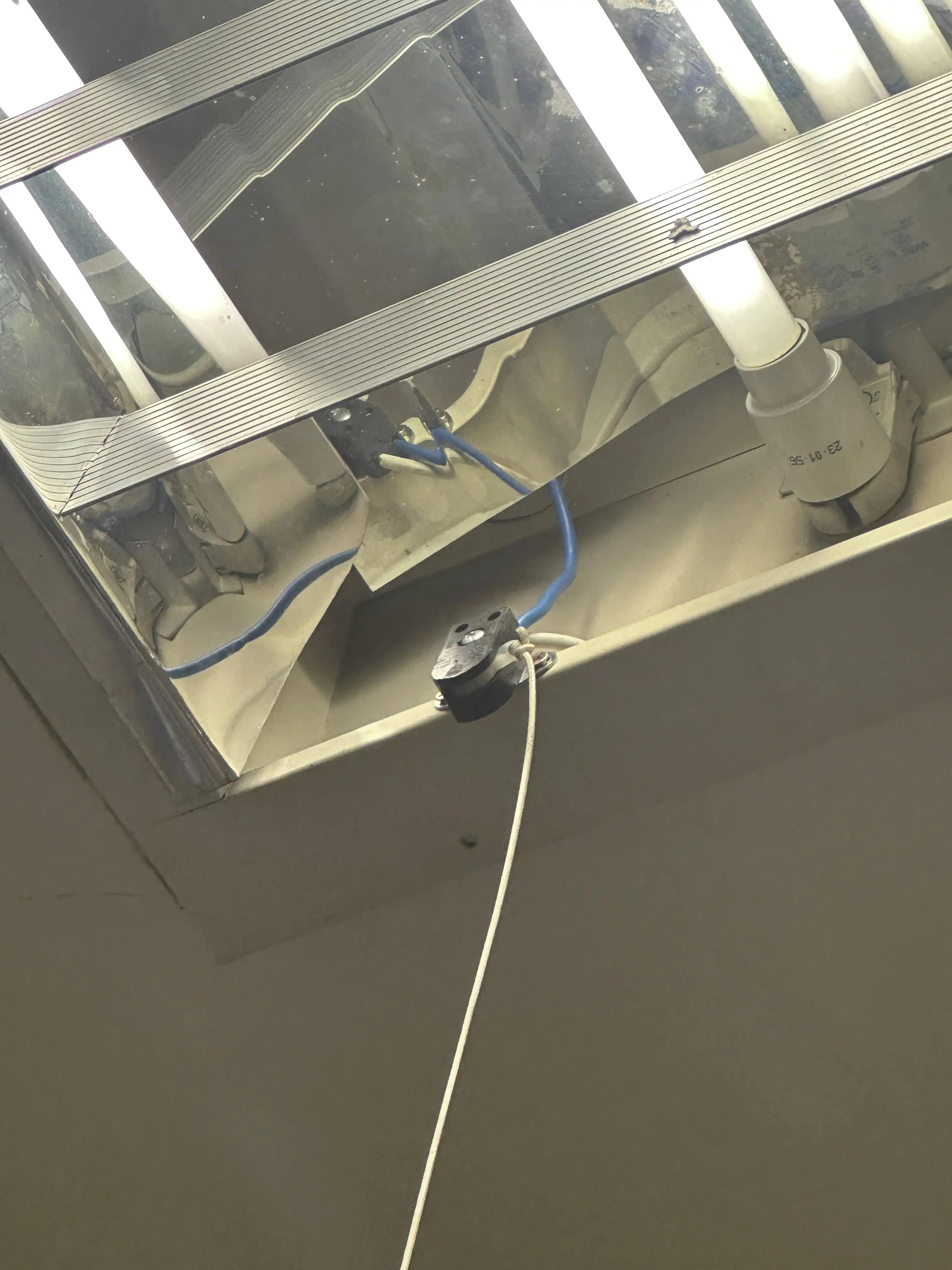 คณะครุศาสตร์อุตสาหกรรม เดินหน้าติดตั้ง "สวิตช์กระตุก" ควบคุมแสงสว่างเฉพาะจุด มุ่งเป้าประหยัดพลังงานอย่างยั่งยืน