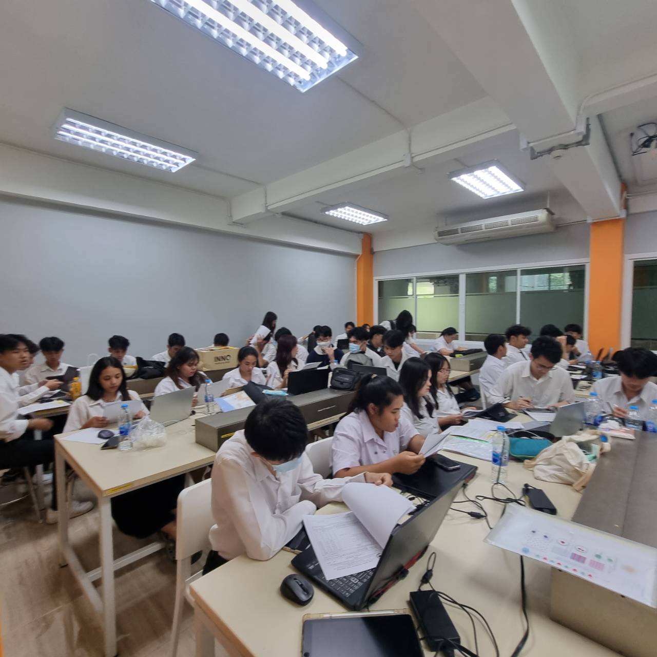 โครงการปรับพื้นฐานความรู้เพื่อเตรียมความพร้อมของนักศึกษาใหม่ ระดับปริญญาตรี ภาควิชาครุศาสตร์ไฟฟ้า ปีการศึกษา 2568