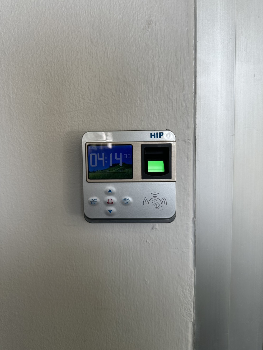 โครงการติดตั้งระบบสแกนนิ้วคุมการเปิด-ปิดไฟฟ้า มุ่งเป้าประหยัดพลังงานอย่างยั่งยืน