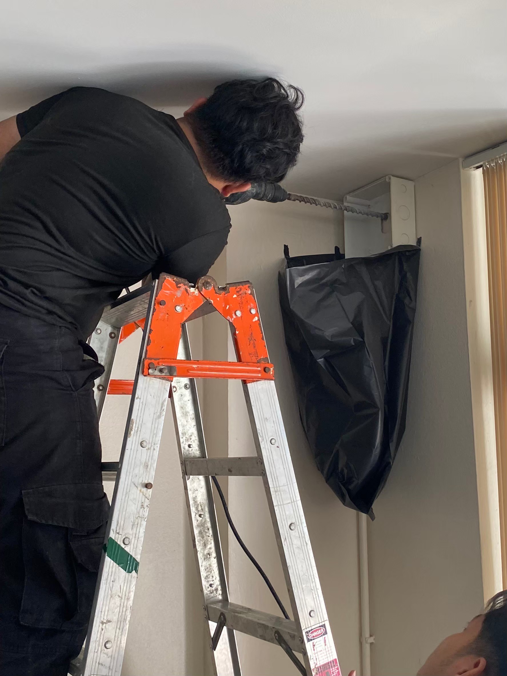 โครงการติดตั้งระบบสแกนนิ้วคุมการเปิด-ปิดไฟฟ้า มุ่งเป้าประหยัดพลังงานอย่างยั่งยืน