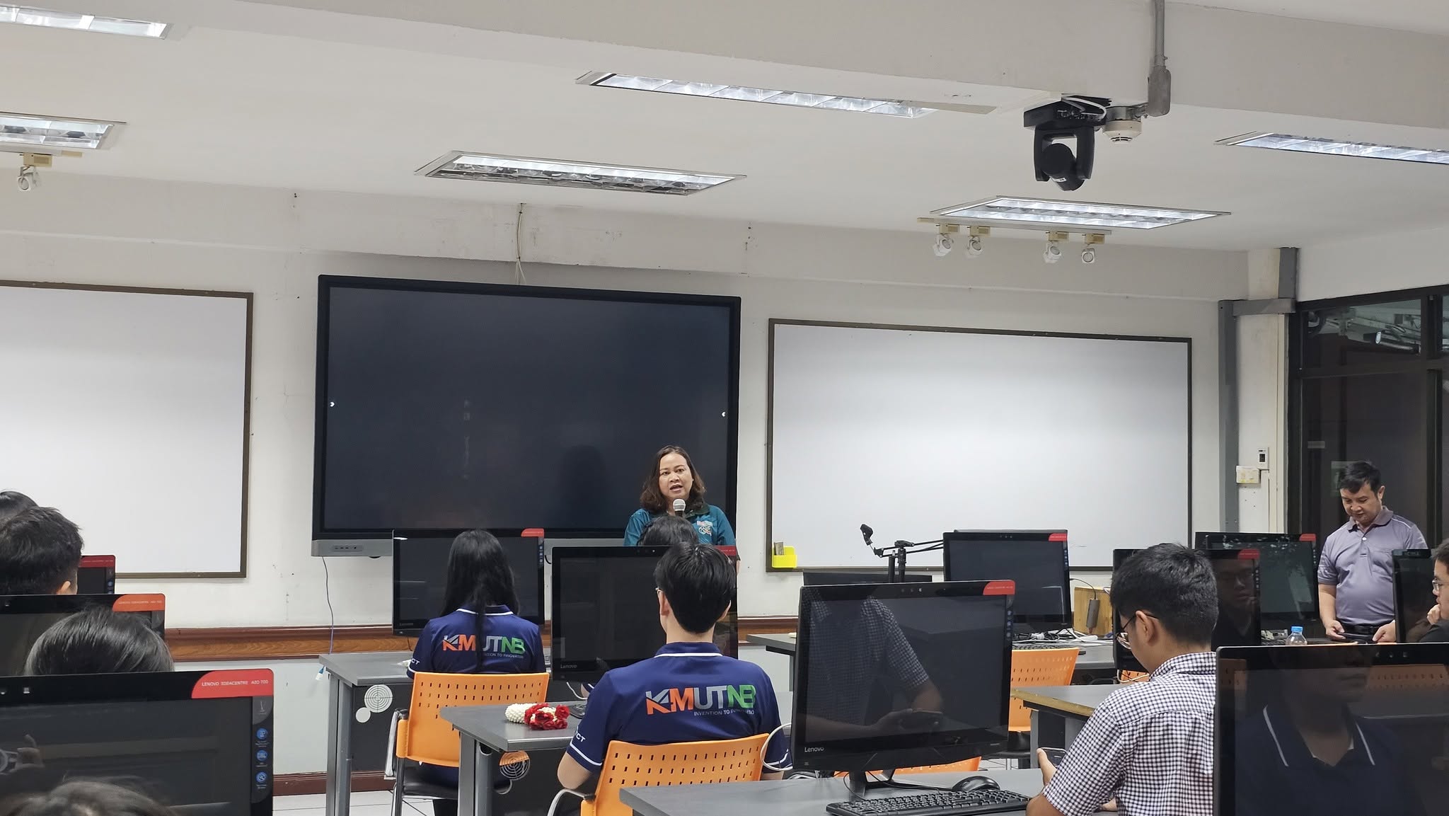 กิจกรรมไหว้ครู รับศิษย์สู่รั้วประดู่แดง และกล่าวยินดีต้อนรับนักศึกษาระดับบัณฑิตศึกษา ประจำปี 2569